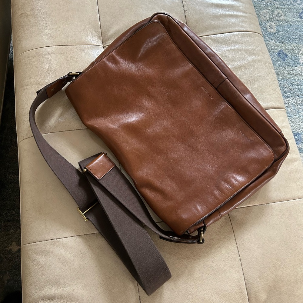 Authentic Coach Leather Laptop Messenger bag. For men/women. Brown